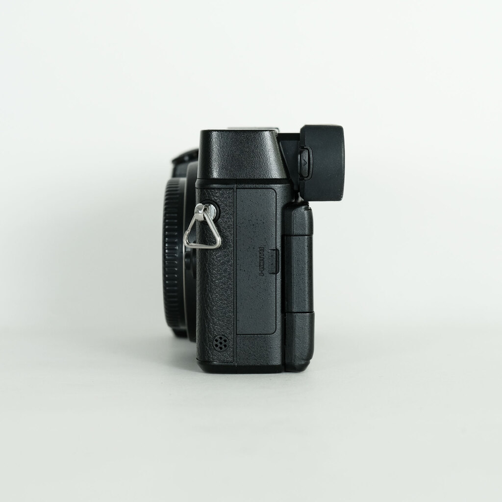 Panasonic LUMIX DMC-GX8 ボディ ブラック