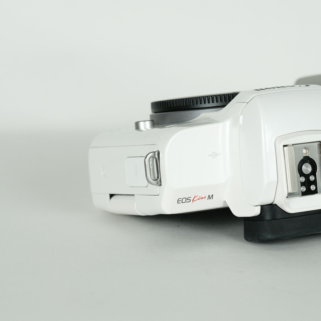 Canon EOS Kiss M