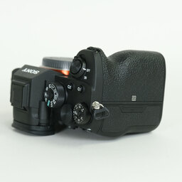 SONY α7RIV ボディ ILCE-7RM4A   【後期モデル 液晶下部にSONYロゴなし】