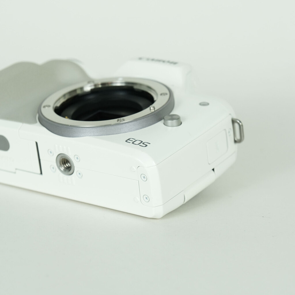Canon EOS Kiss M2