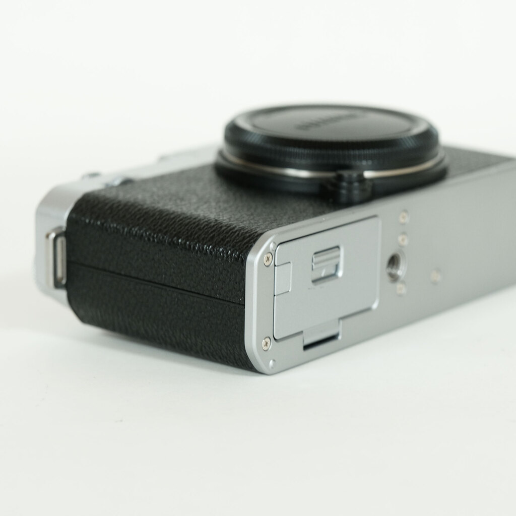 FUJIFILM X-E4の出品 | ONE SCENE（ワンシーン）