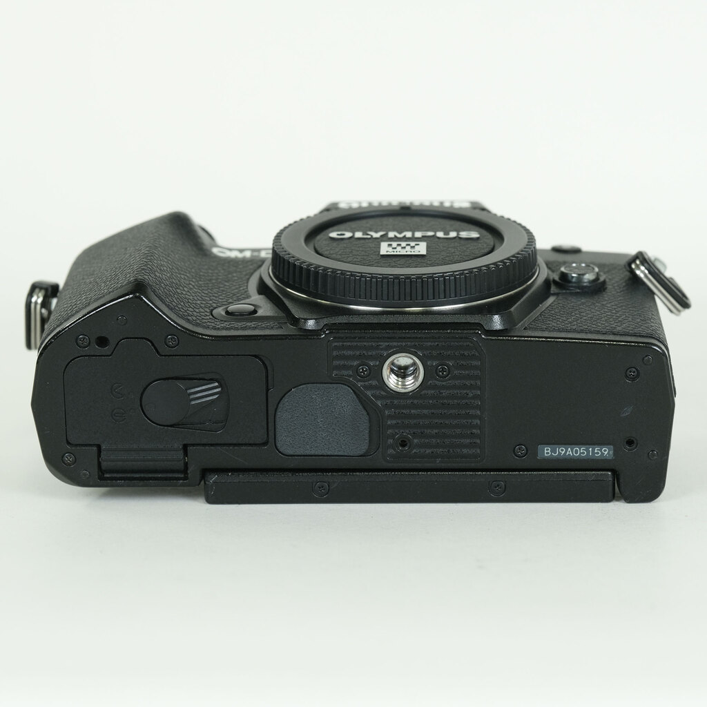 OLYMPUS OM-D E-M5 Mark III