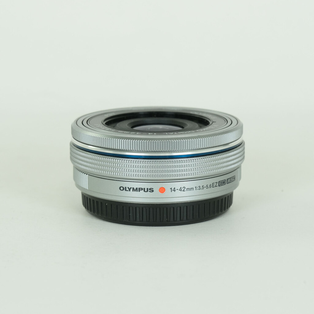 OLYMPUS M.ZUIKO DIGITAL ED 14-42mm F3.5-5.6 EZ シルバー OLYMPUS M.ZUIKO DIGITAL ED 14-42mm F3.5-5.6 EZ シルバー