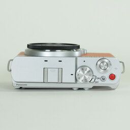 Panasonic LUMIX DC-S9 Panasonic LUMIX DC-S9