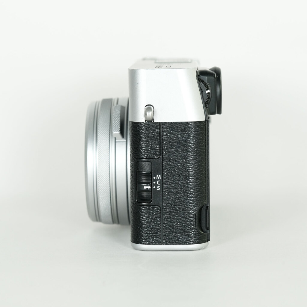 FUJIFILM X100V シルバーの出品 | ONE SCENE（ワンシーン）