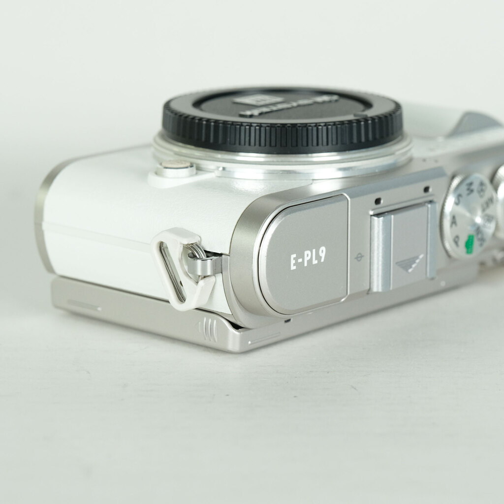 OLYMPUS PEN E-PL9