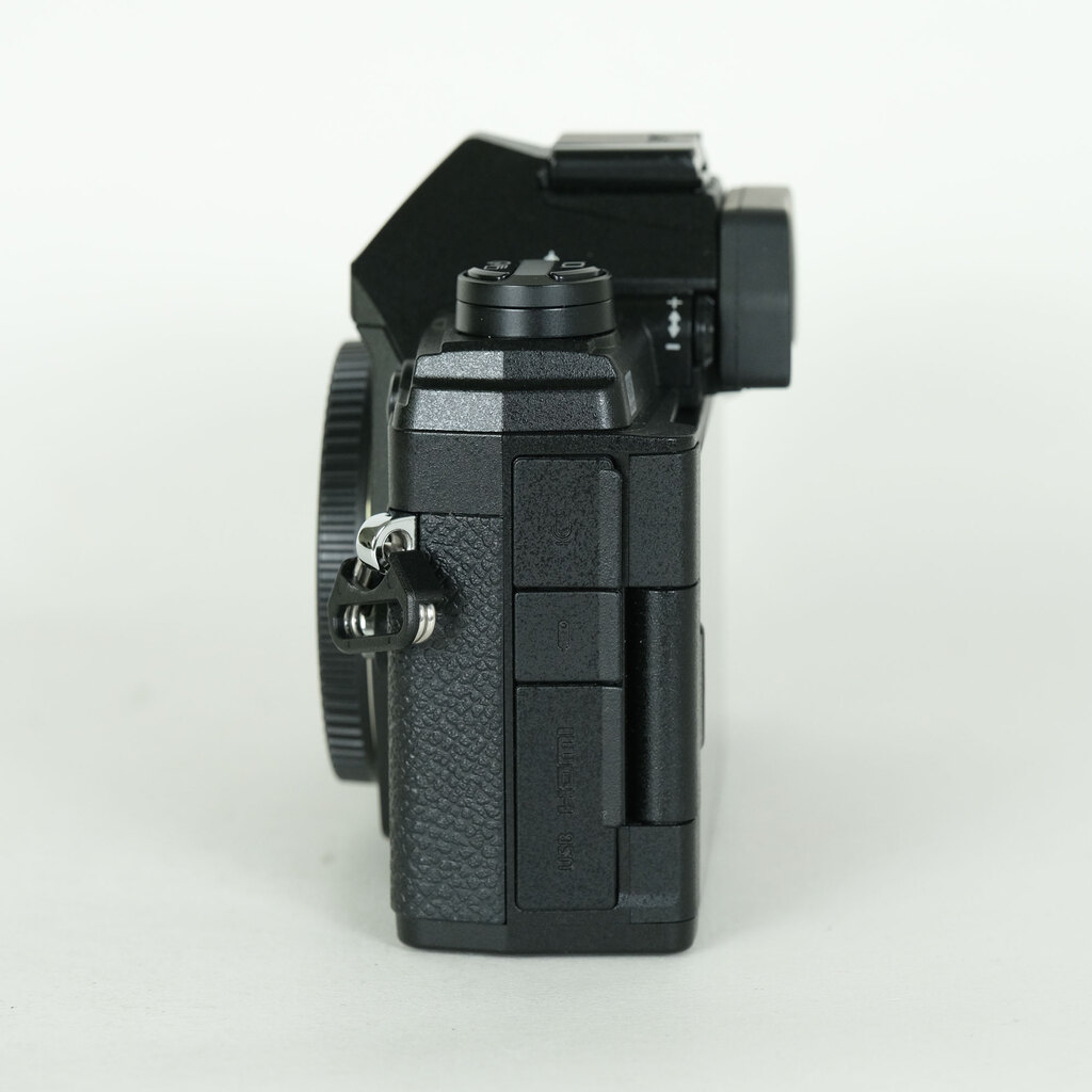 OLYMPUS OM-D E-M5 Mark III