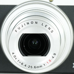 FUJIFILM XQ2 シルバー