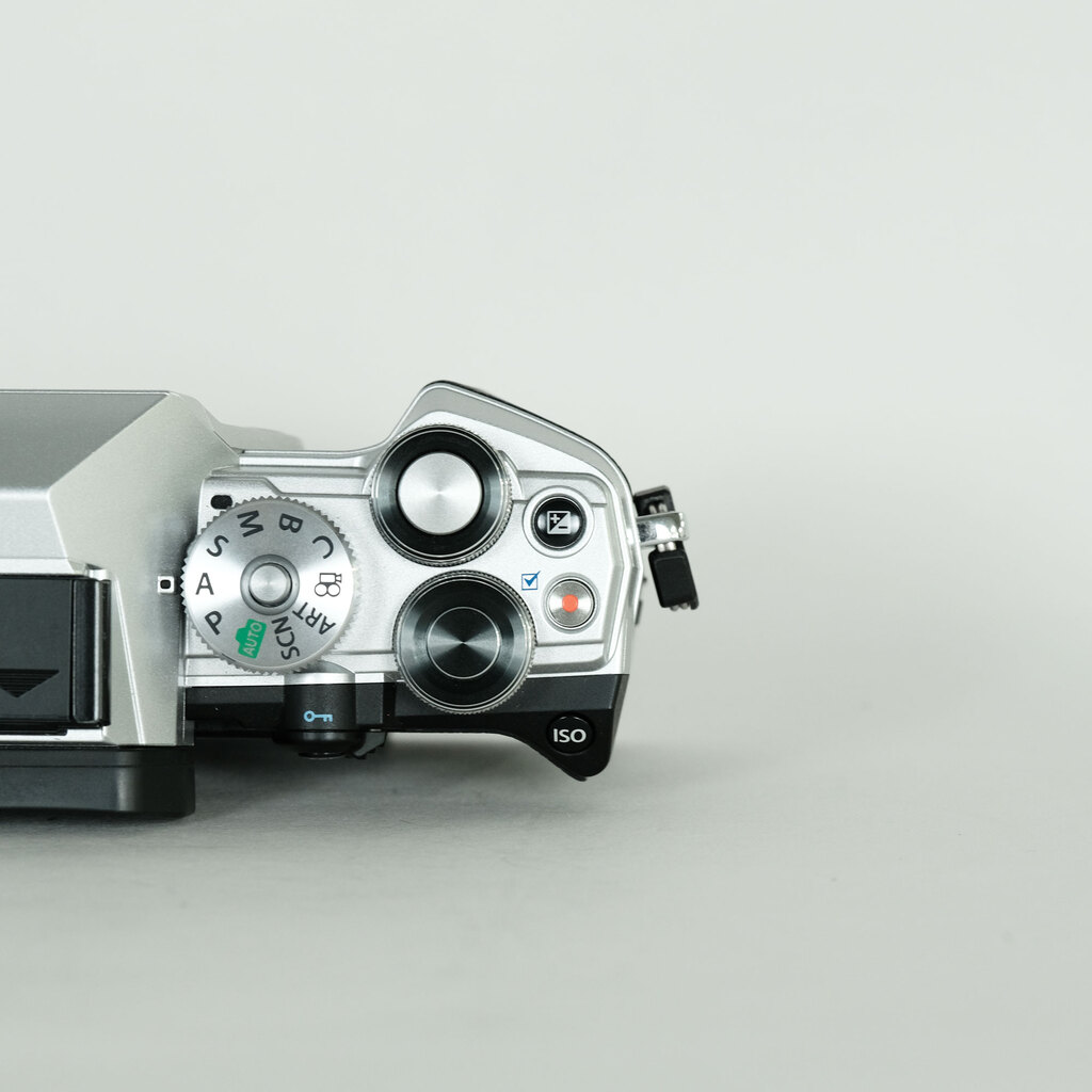 OLYMPUS OM-D E-M5 Mark III