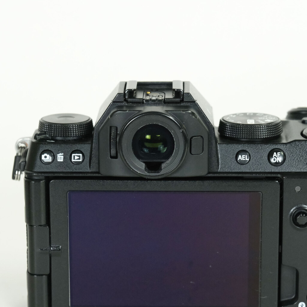 FUJIFILM X-S20