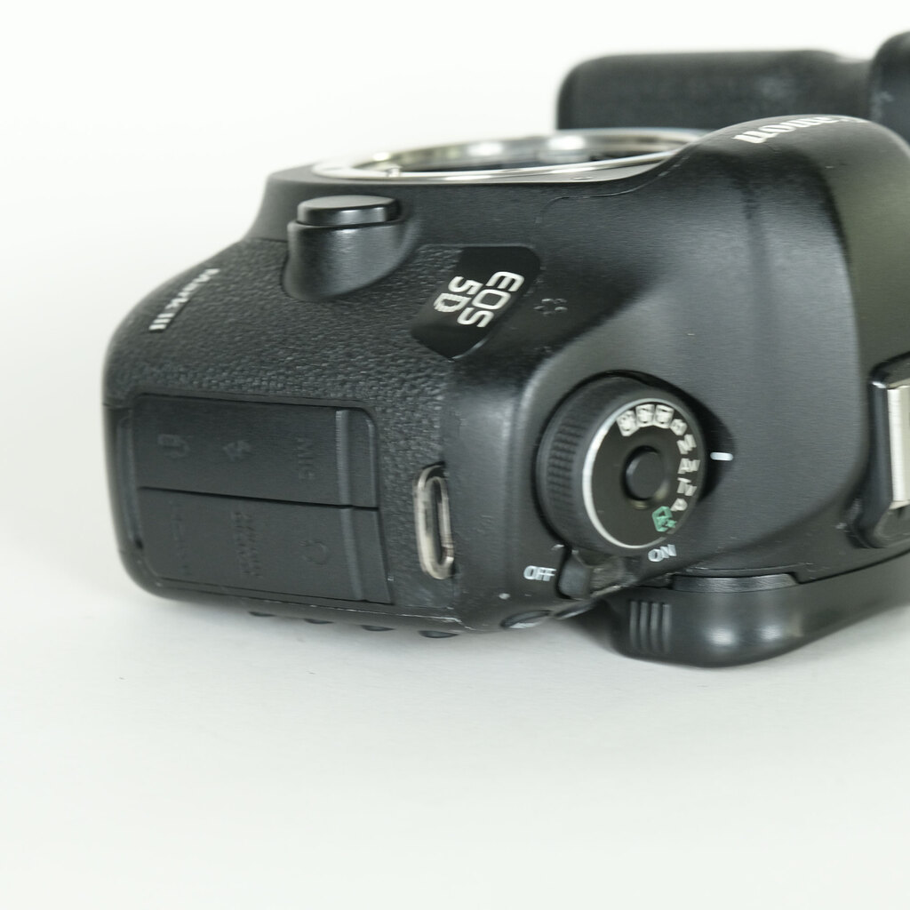 Canon EOS 5D Mark III Canon EOS 5D Mark III