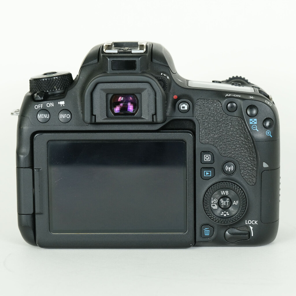 Canon EOS 9000D