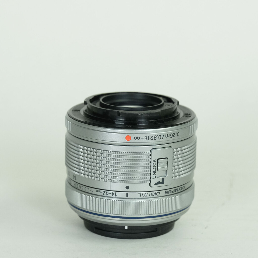 OLYMPUS M.ZUIKO DIGITAL 14-42mm F3.5-5.6IIR シルバー