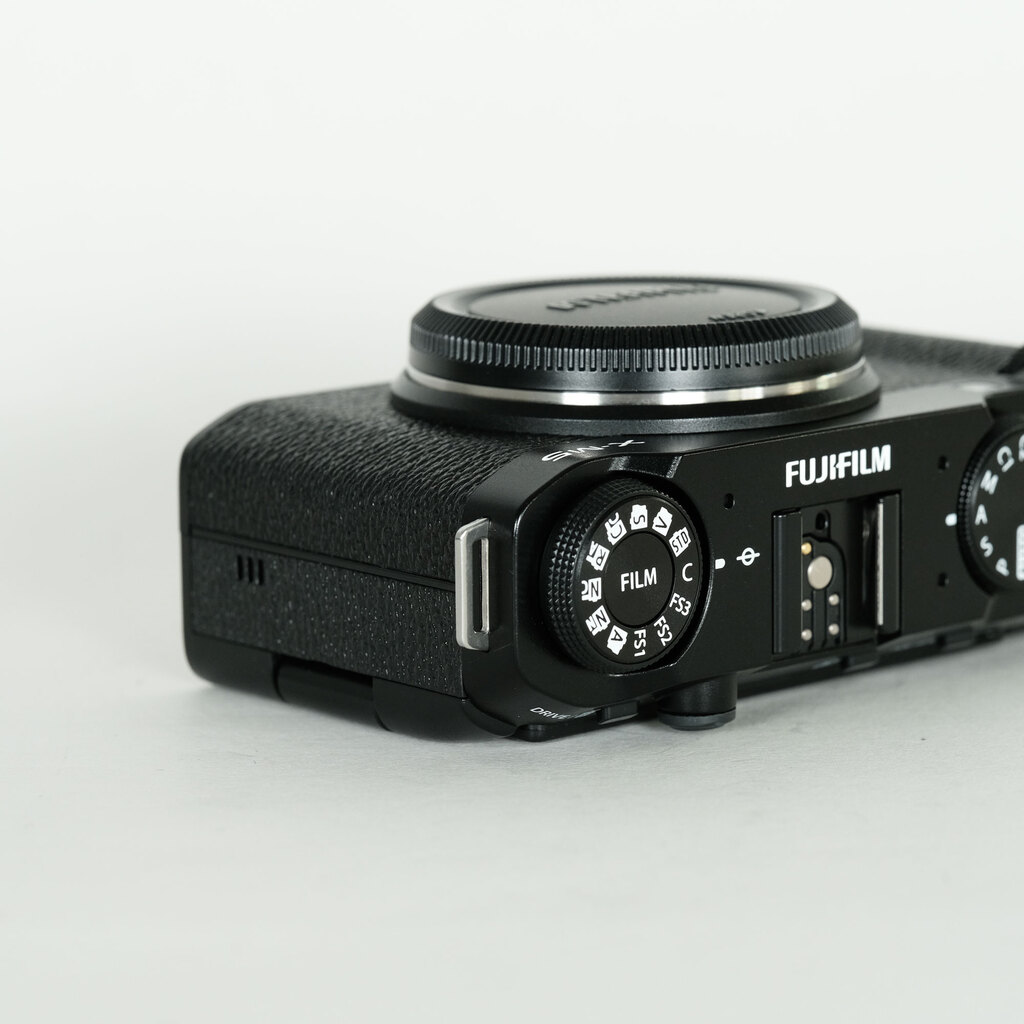 FUJIFILM X-M5