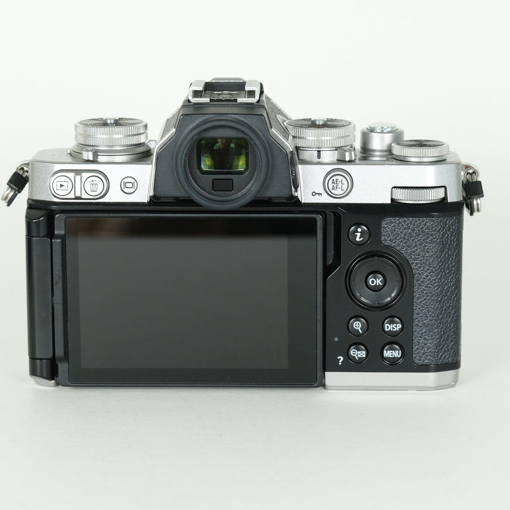 Nikon Z fc [�{�f�B �V���o�[]