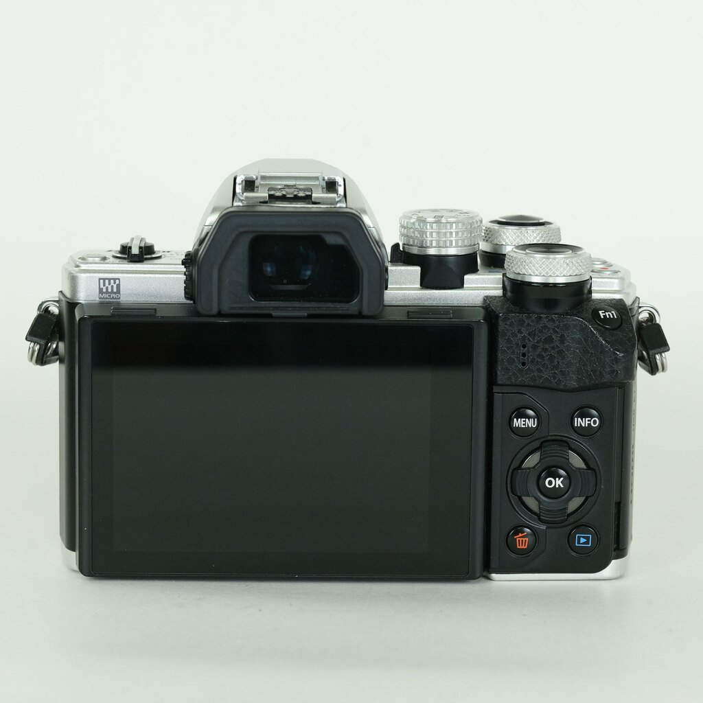 OLYMPUS OM-D E-M10 Mark II