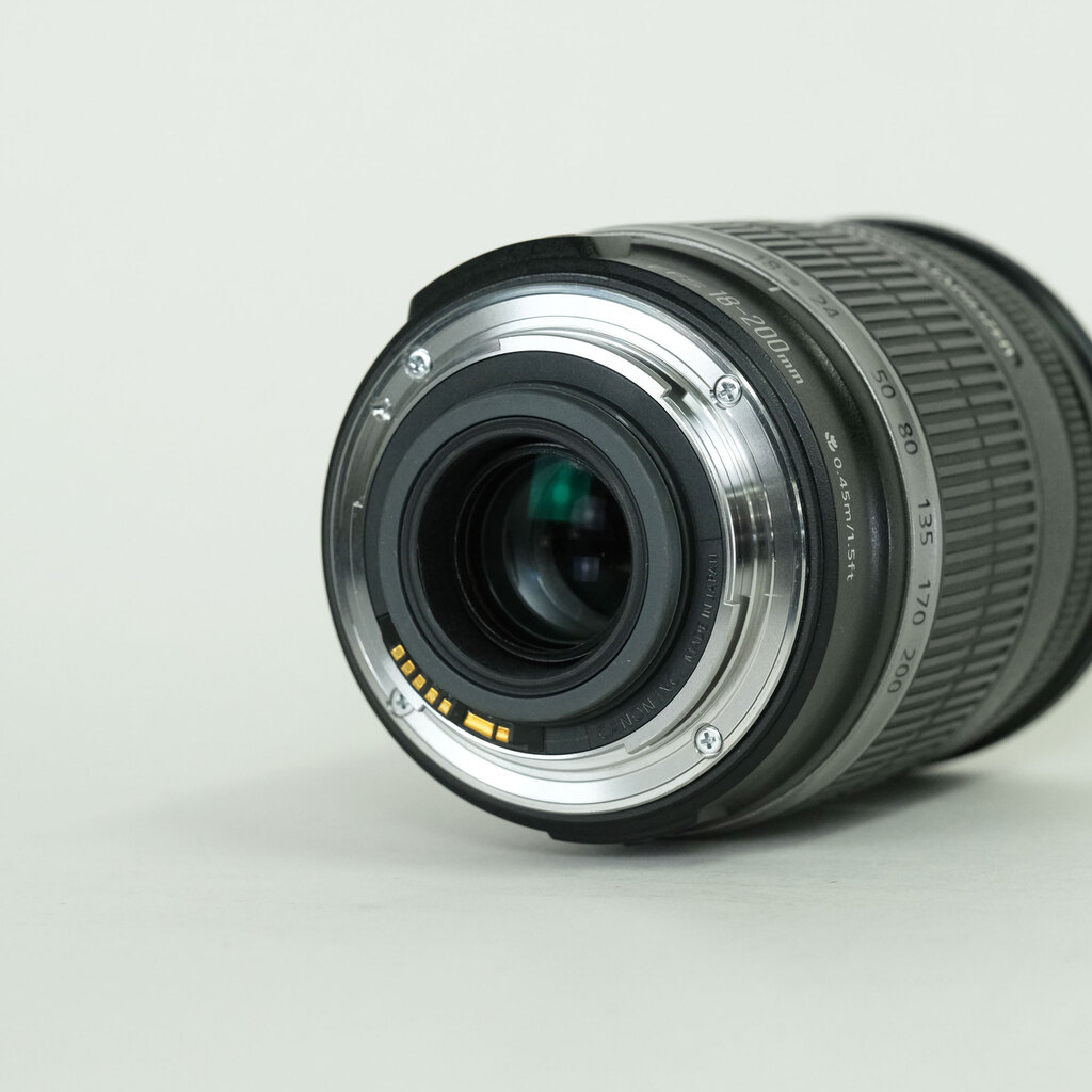 Canon EF-S18-200mm F3.5-5.6 IS Canon EF-S18-200mm F3.5-5.6 IS