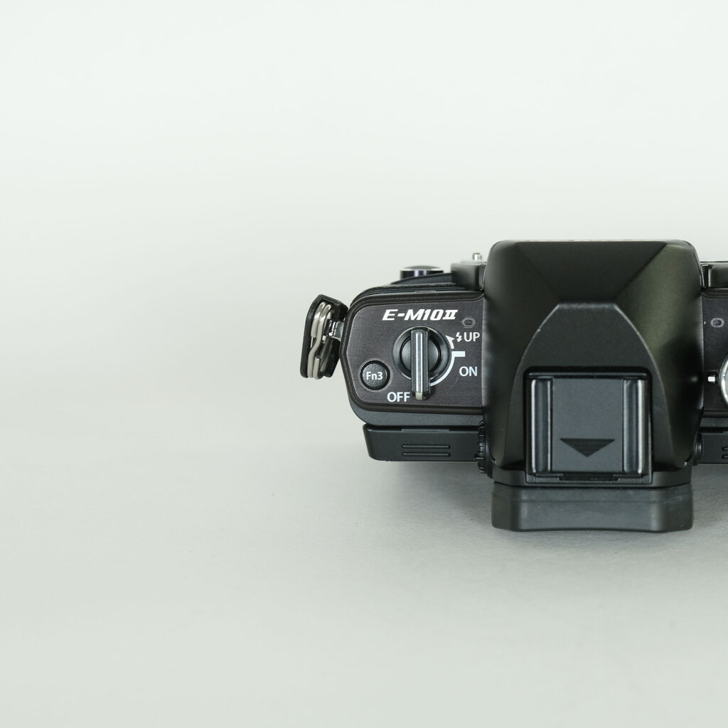 OLYMPUS OM-D E-M10 Mark II