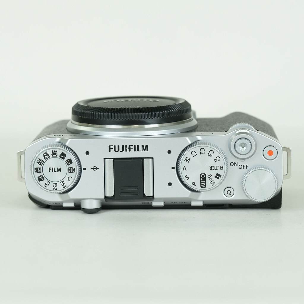 FUJIFILM X-M5