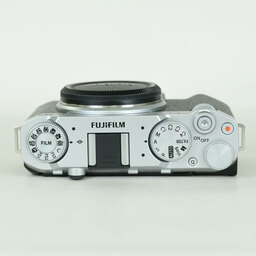 FUJIFILM X-M5