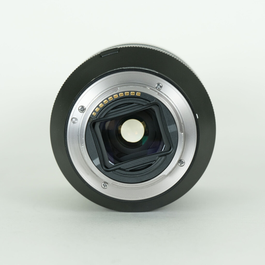 SONY FE 24-240mm F3.5-6.3 OSS SEL24240