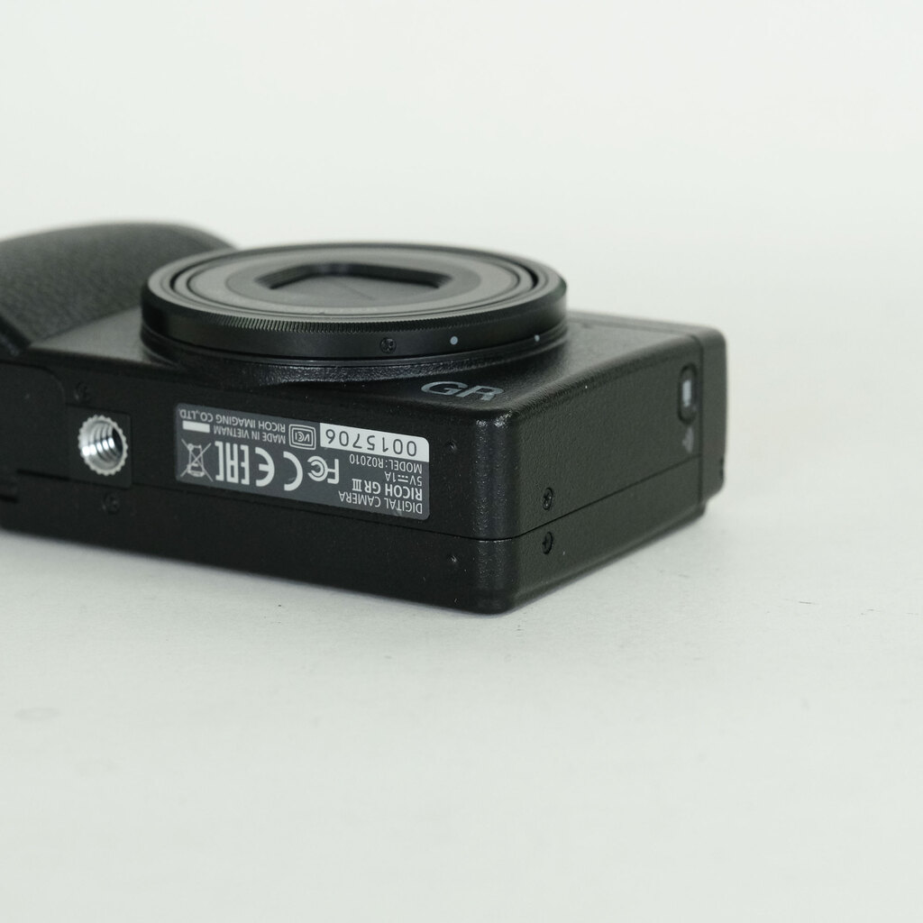 RICOH GR IIIの出品 | ONE SCENE（ワンシーン）