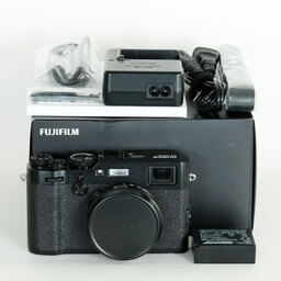 FUJIFILM X100F ブラック
