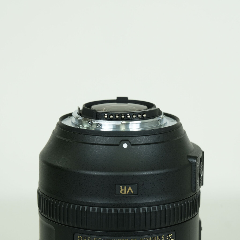 Nikon AF-S NIKKOR 28-300mm f/3.5-5.6G ED VR Nikon AF-S NIKKOR 28-300mm f/3.5-5.6G ED VR
