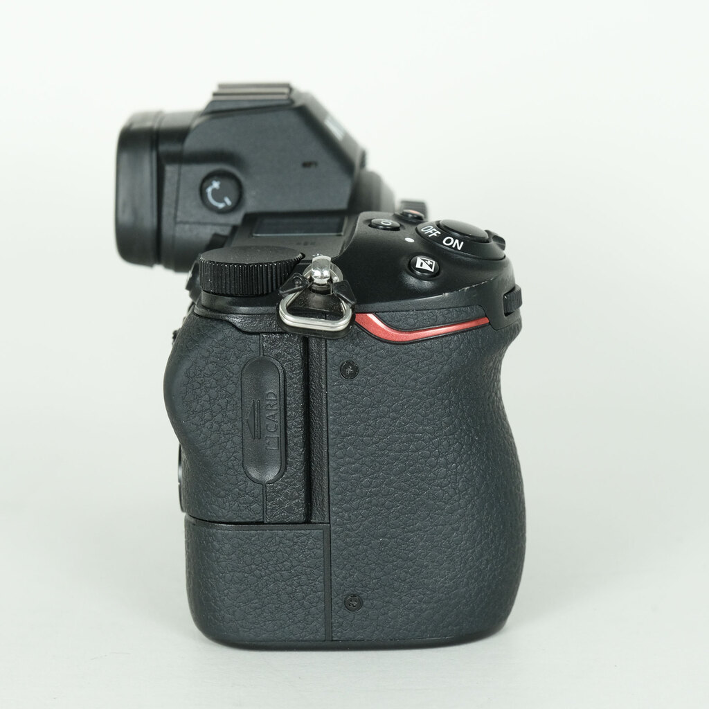 Nikon Z6 [�{�f�B]