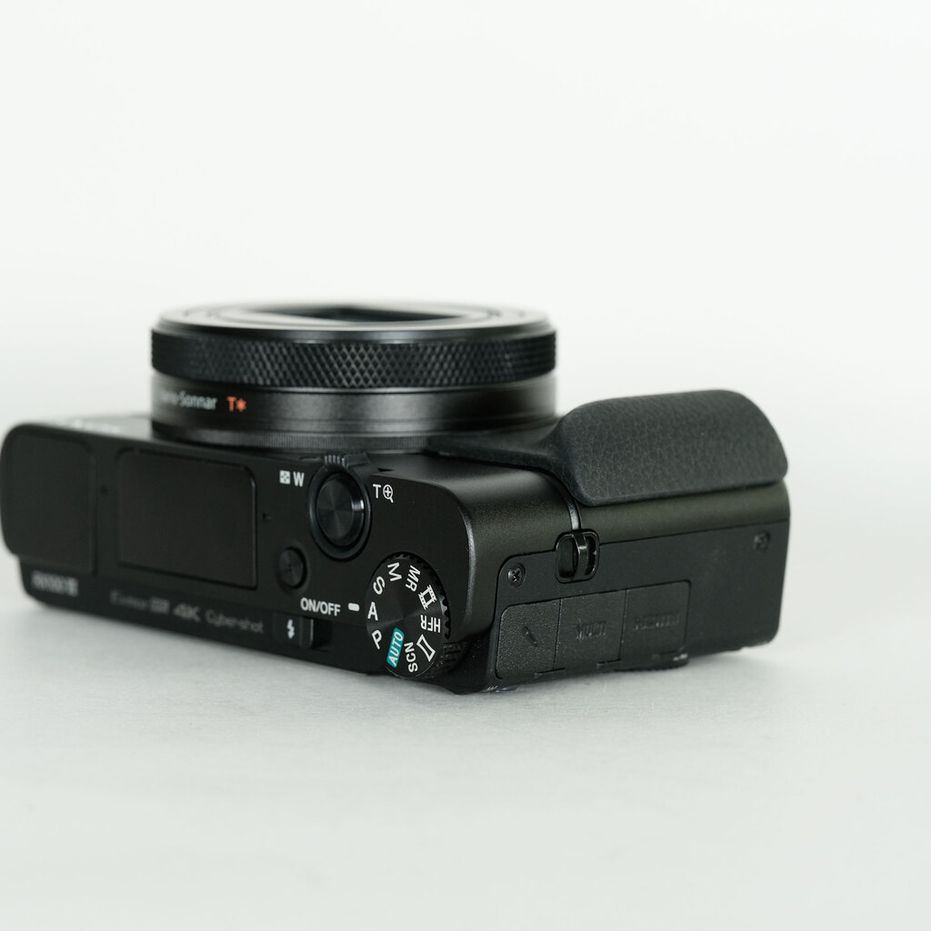 SONY Cyber-shot DSC-RX100M7