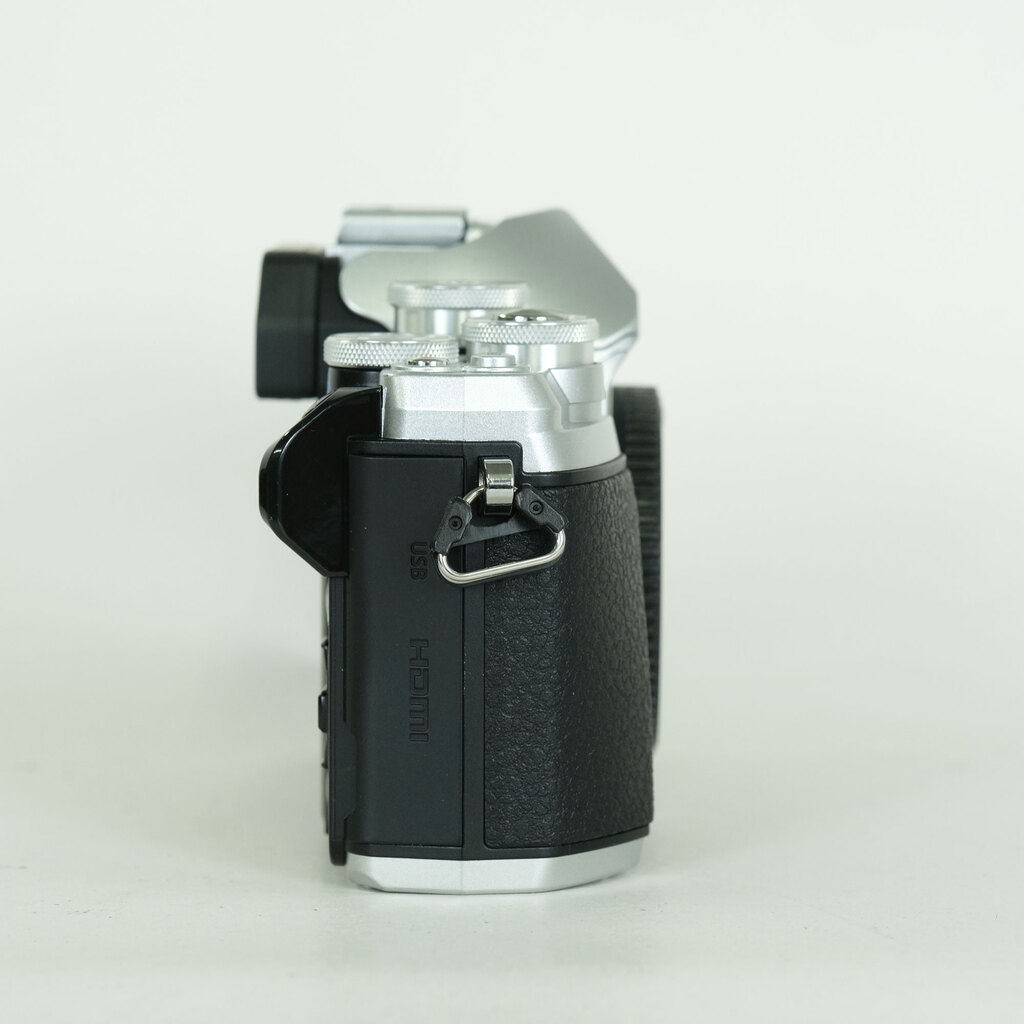 OLYMPUS OM-D E-M10 Mark III