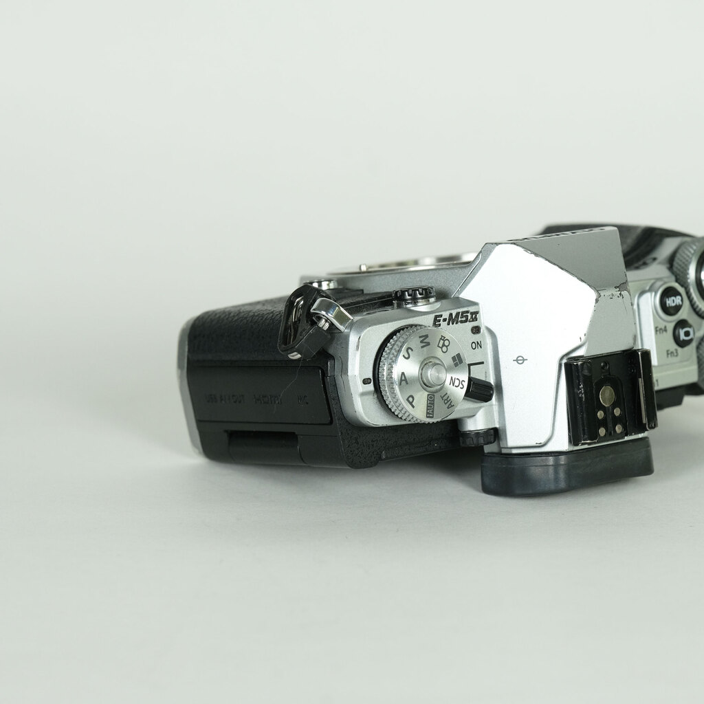 OLYMPUS OM-D E-M5 Mark II