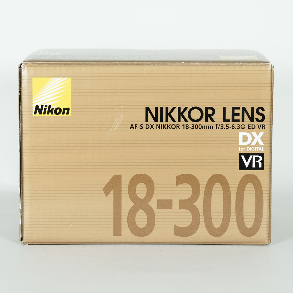 Nikon AF-S DX NIKKOR 18-300mm f/3.5-6.3G ED VR