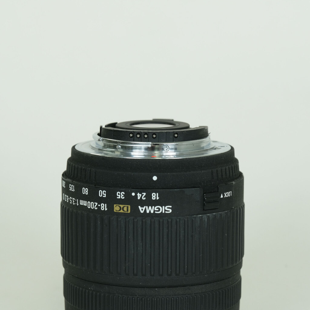 SIGMA 18-200mm F3.5-6.3 DC [ニコンF用]