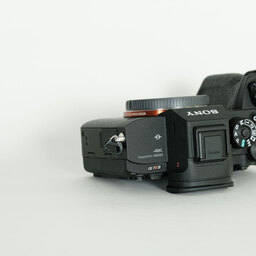 SONY α7RIV ボディ ILCE-7RM4A   【後期モデル 液晶下部にSONYロゴなし】