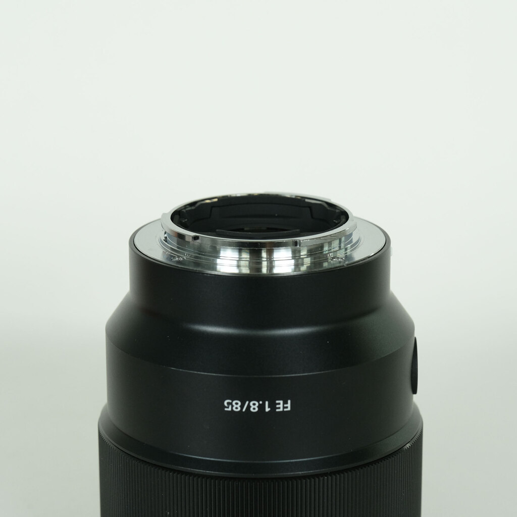 SONY FE 85mm F1.8 SEL85F18の出品 | ONE SCENE（ワンシーン）