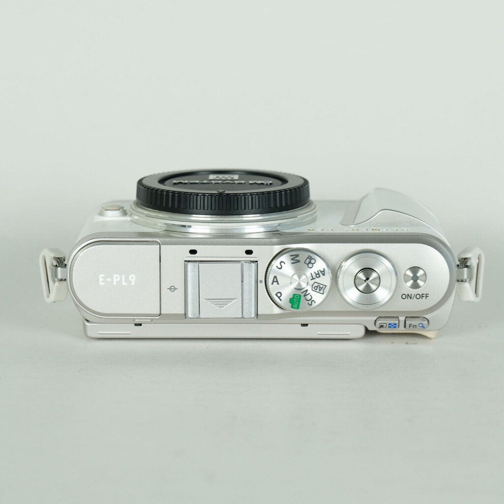 OLYMPUS PEN E-PL9