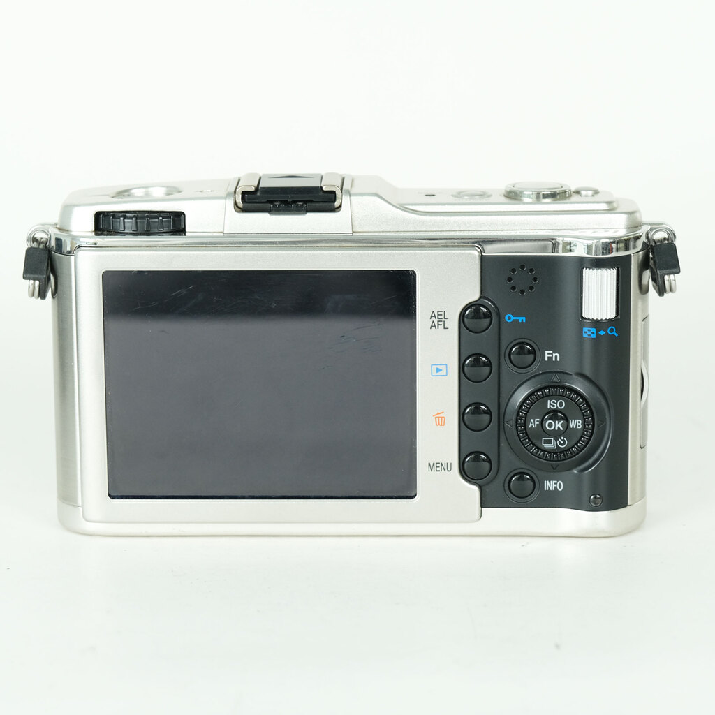 OLYMPUS PEN E-P1 ボディ シルバーの出品 | ONE SCENE（ワンシーン）