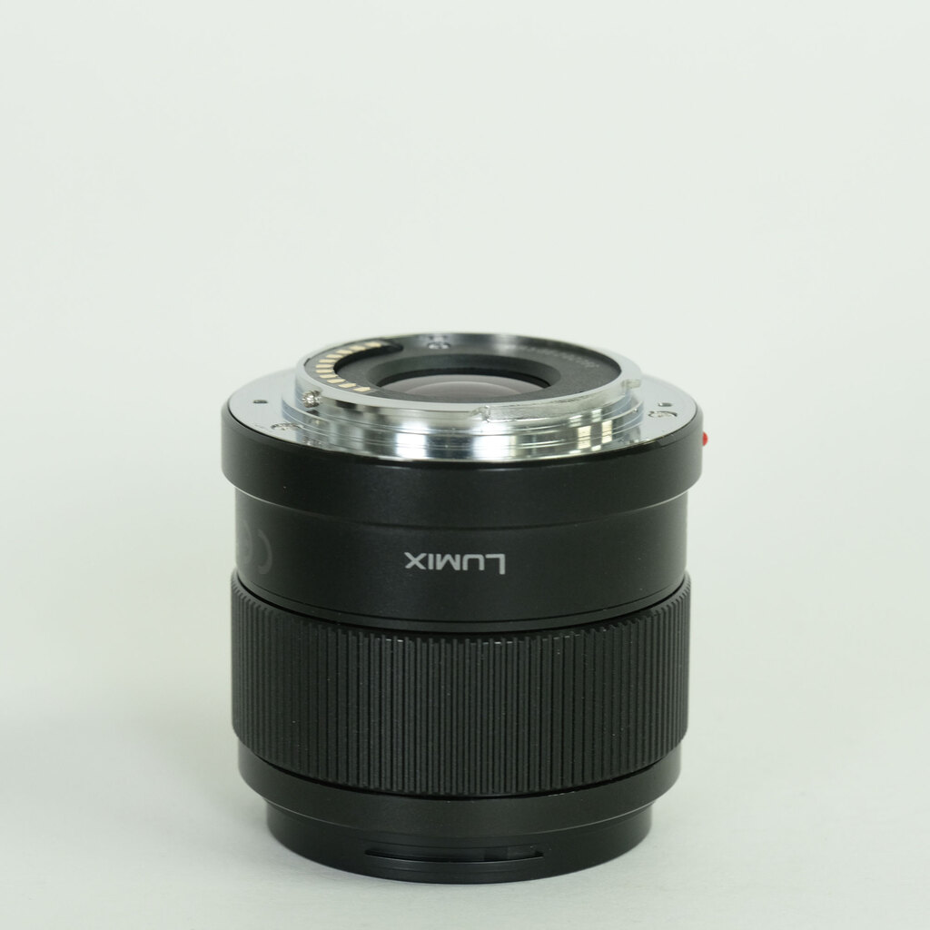 Panasonic LUMIX G 42.5mm / F1.7 ASPH. / POWER O.I.S.
