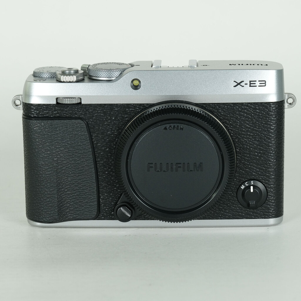 FUJIFILM X-E3 [�{�f�B �V���o�[]