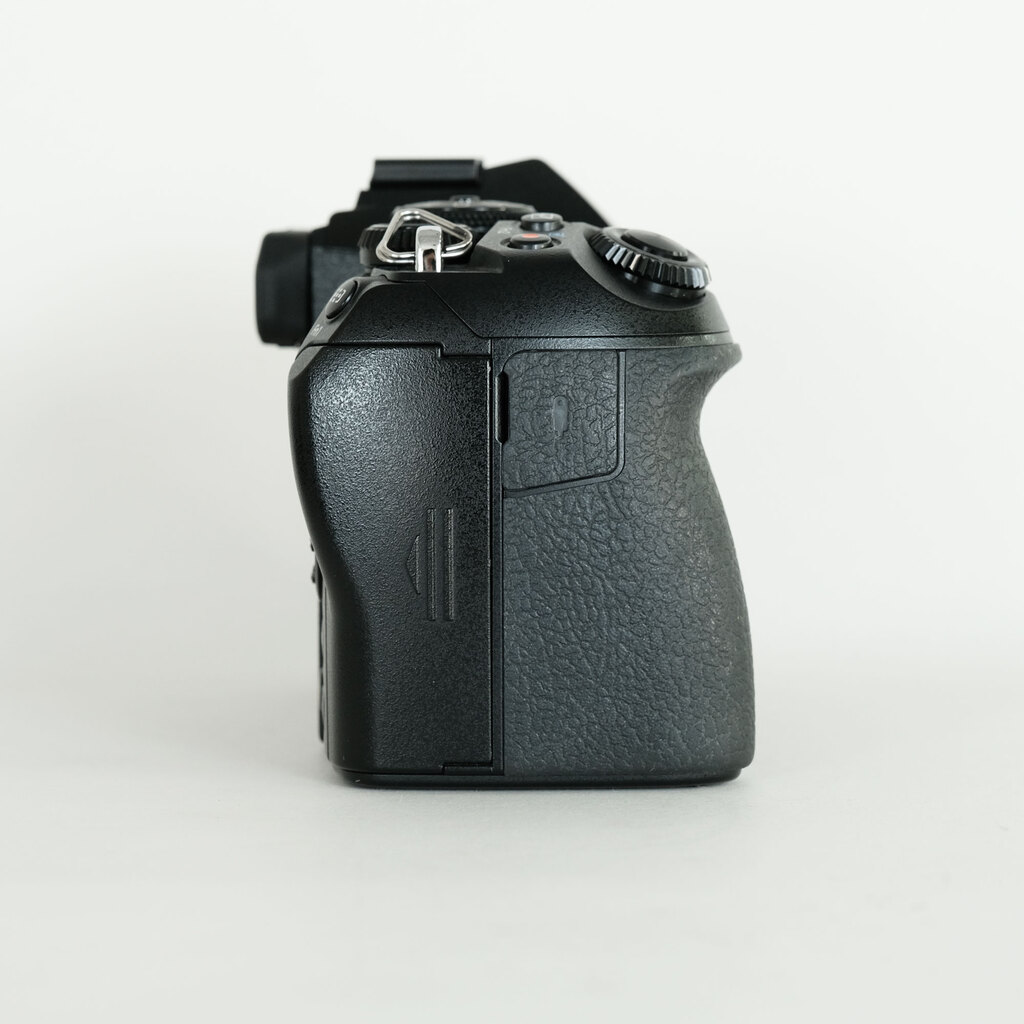 OLYMPUS OM-D E-M1 Mark II