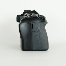 OLYMPUS OM-D E-M1 Mark II