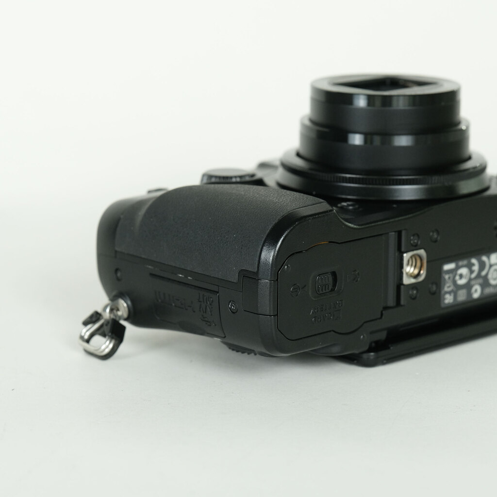 Nikon COOLPIX P7100 ブラックの出品 | ONE SCENE（ワンシーン）