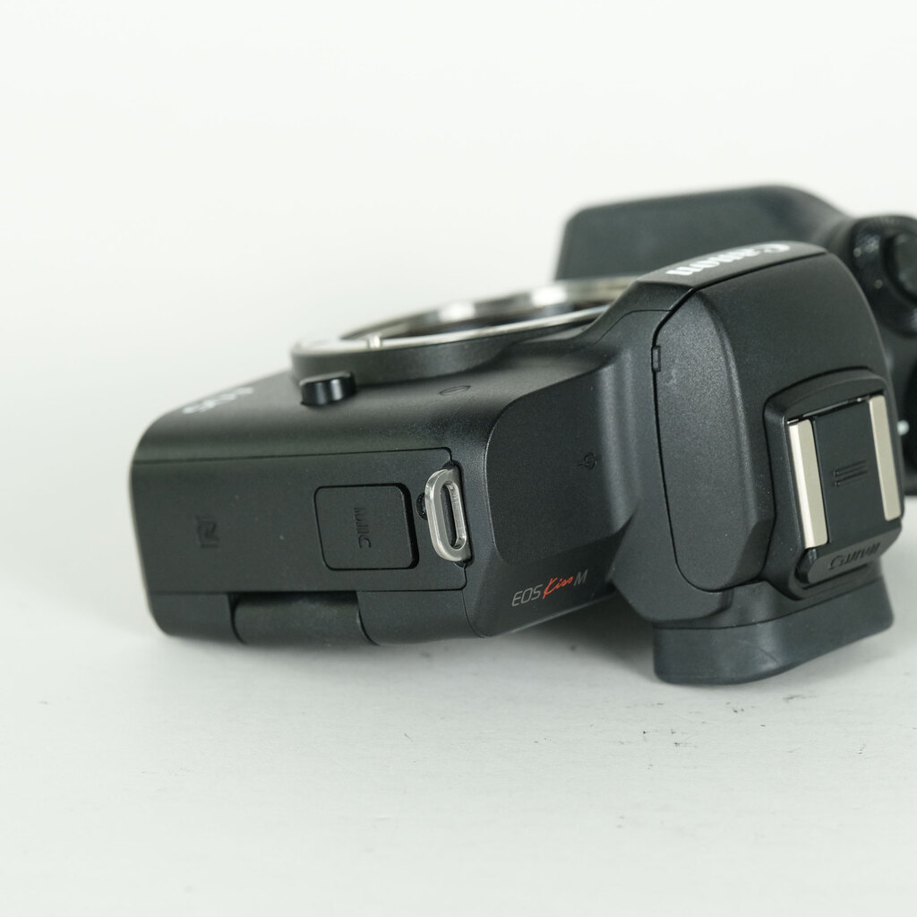 Canon EOS Kiss M