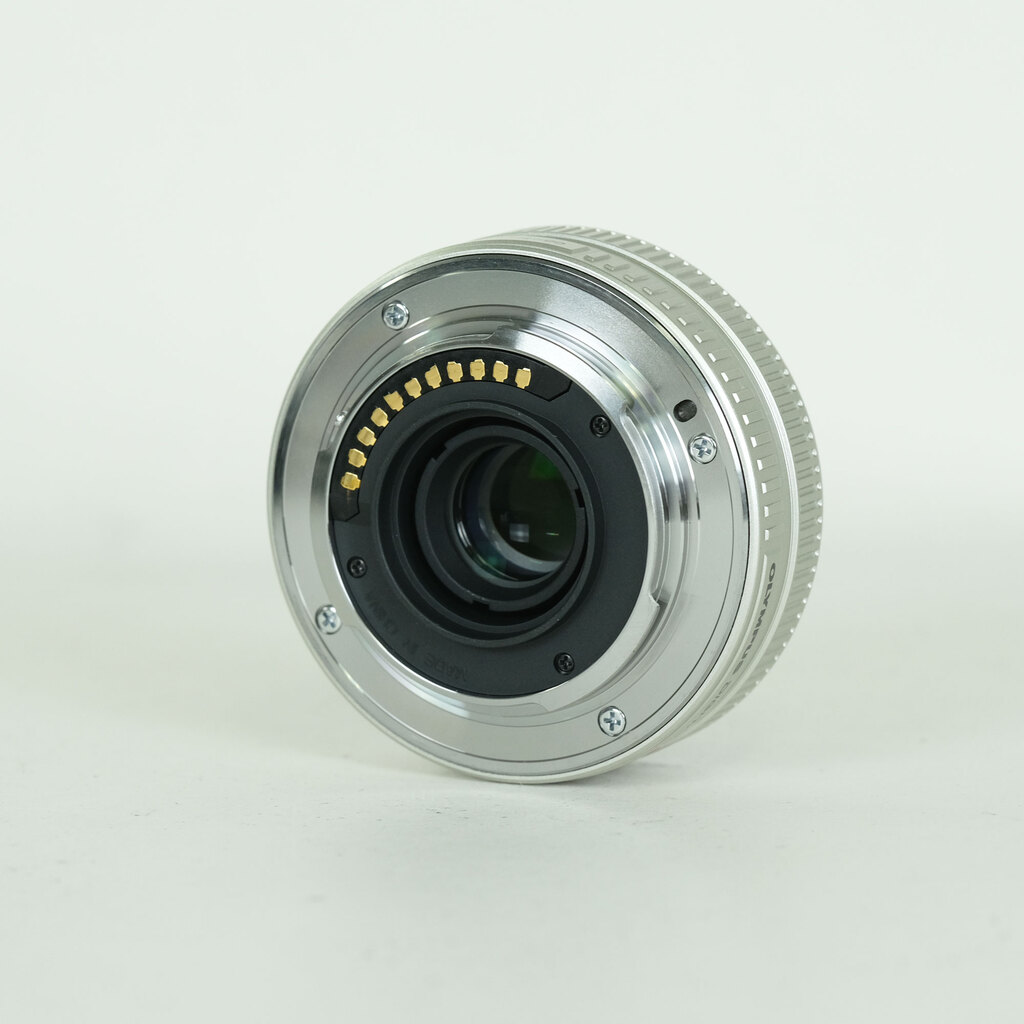 OLYMPUS M.ZUIKO DIGITAL 17mm F2.8 シルバー