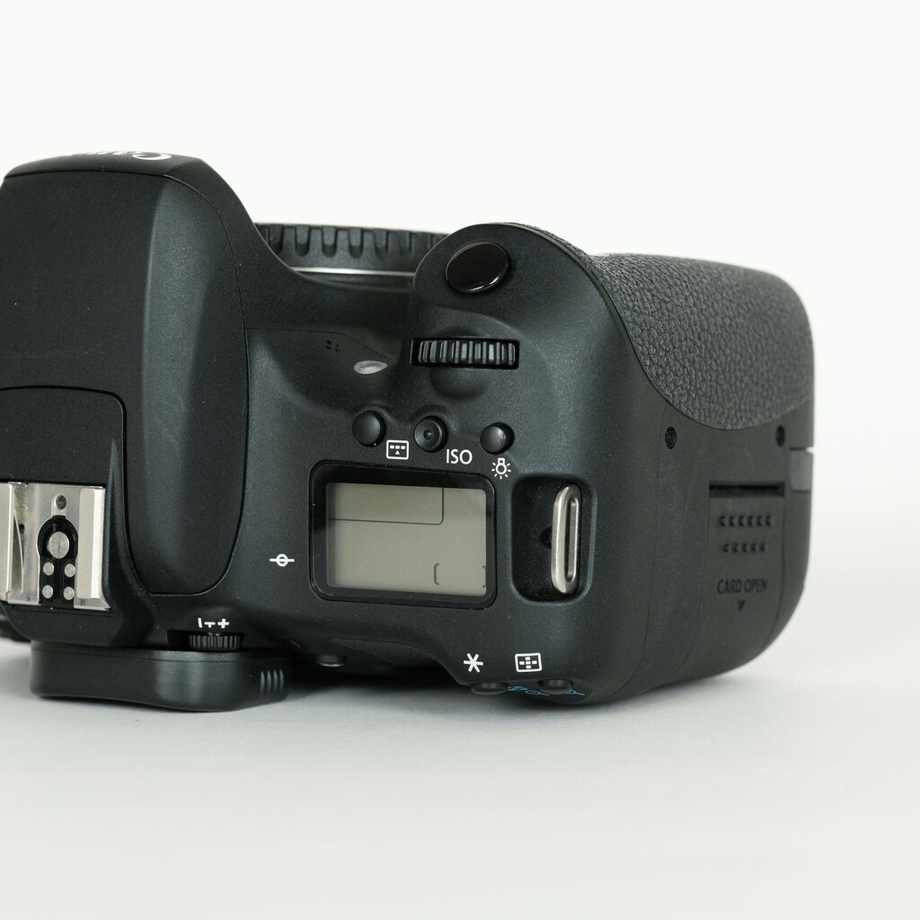 Canon EOS 8000D Canon EOS 8000D