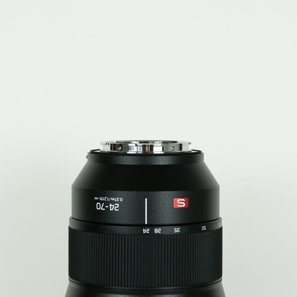 Panasonic LUMIX S PRO 24-70mm F2.8