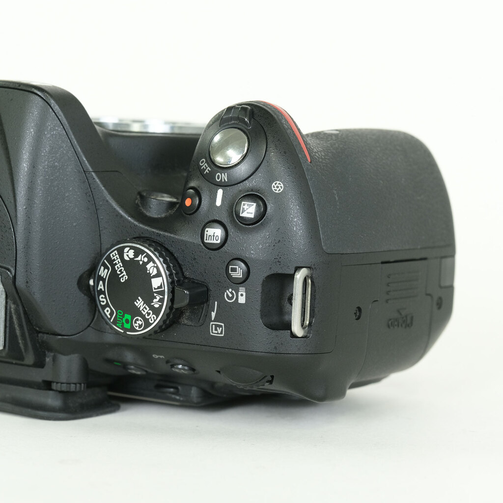 Nikon D5200 ボディ ブラックの出品 | ONE SCENE（ワンシーン）