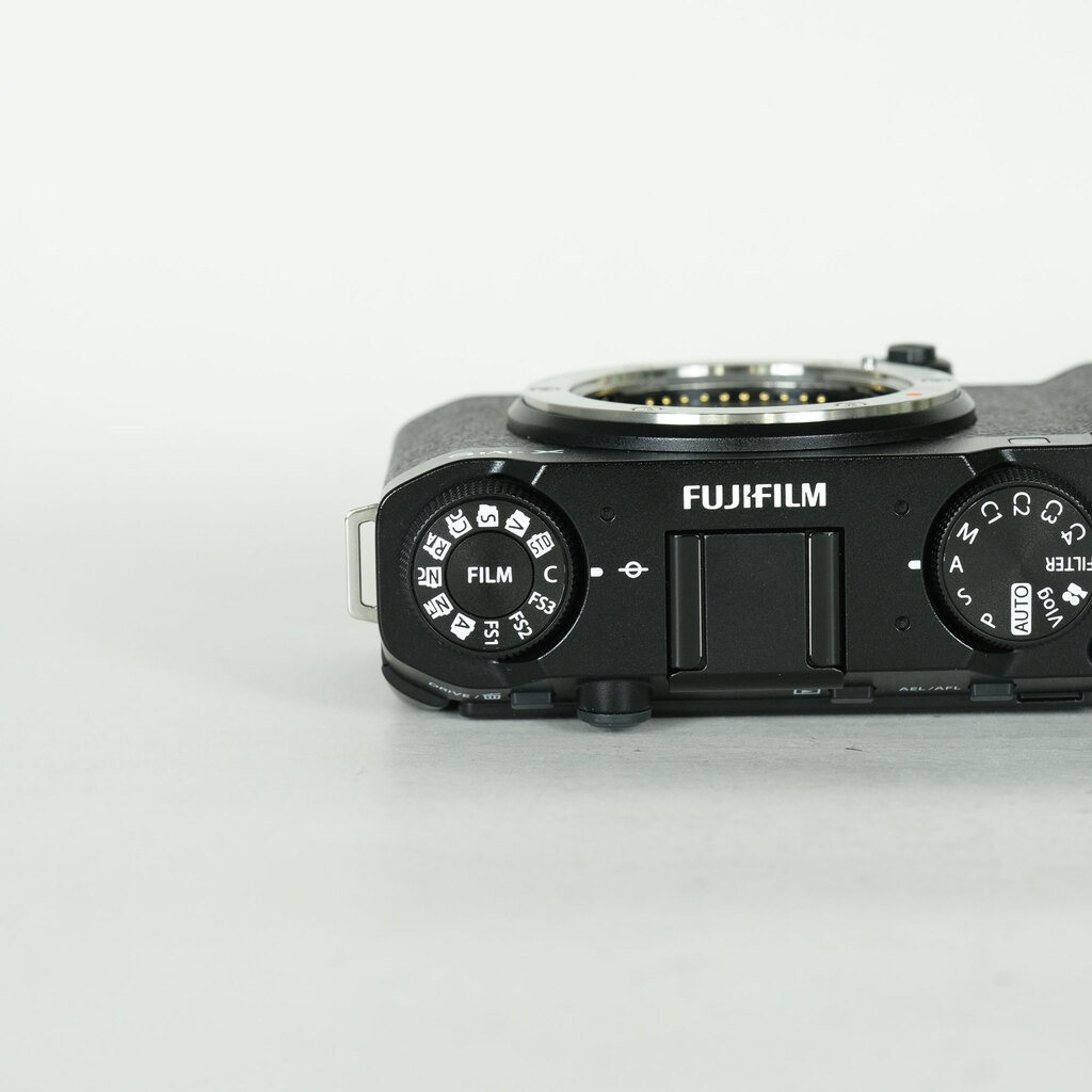 FUJIFILM X-M5