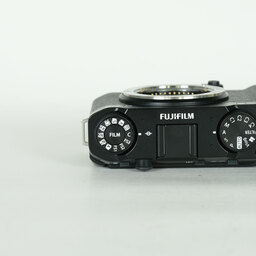FUJIFILM X-M5